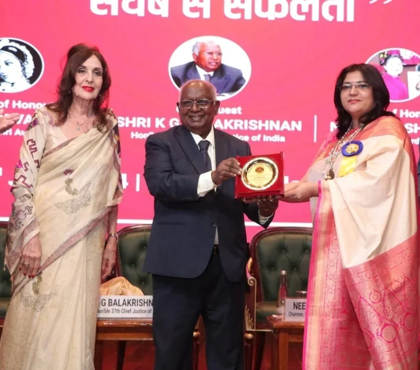 Dr. Mohini Soni receiving an honour, presented alongside Shri K. G. Balakrishnan, Hon'ble 37th Chief Justice of India